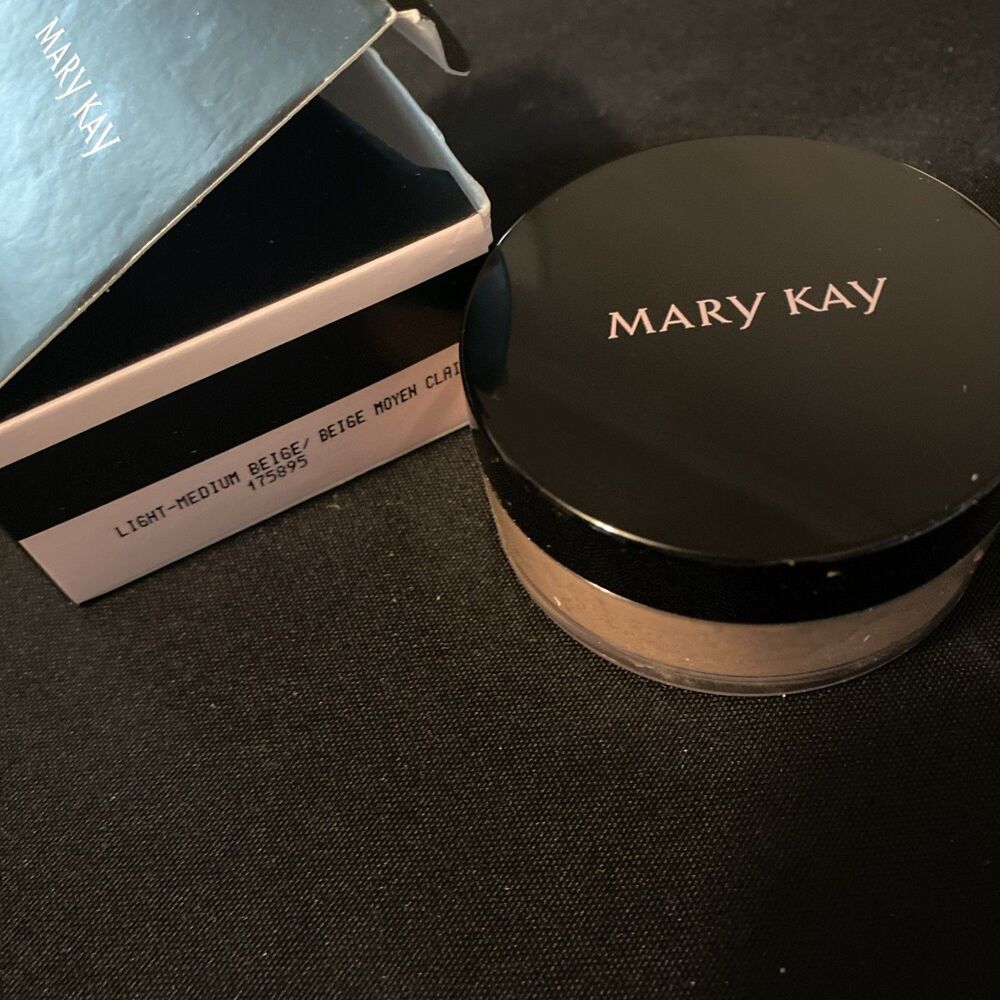 Mary Kay Silky Setting Powder Light - Medium Beige New In Box